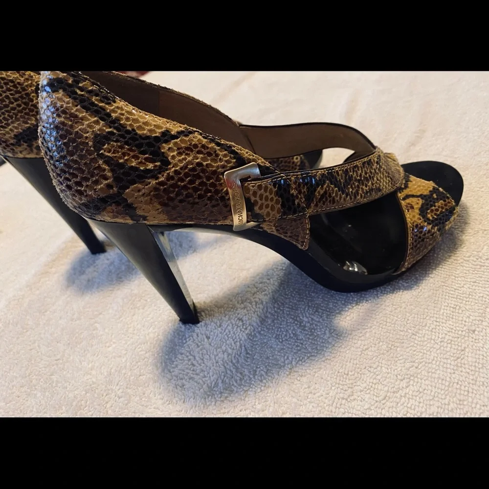 Brand New Heels By MICHAEL KORS - Size 8.5 M - Heel Height 4 Inches - box 12 - Picture 6 of 9